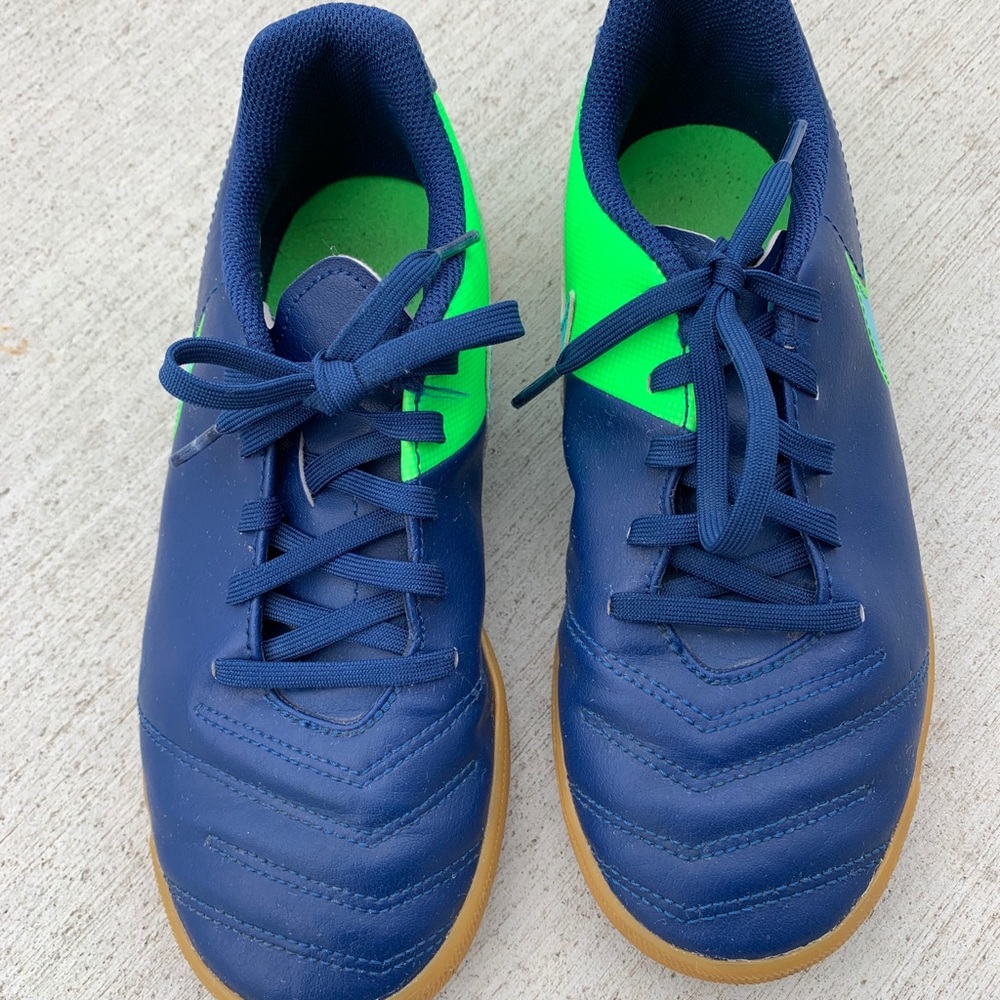 Nike TIEMPOX Rio 3 IC Size 4.5 Indoor Soccer 👟